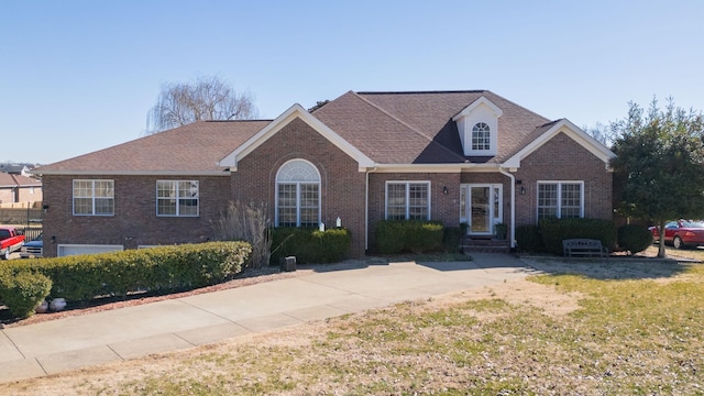 view of front of home featuring brick siding and a front lawn