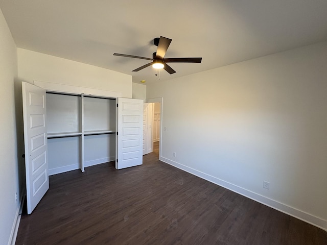 unfurnished bedroom featuring a closet, dark wood finished floors, baseboards, and ceiling fan