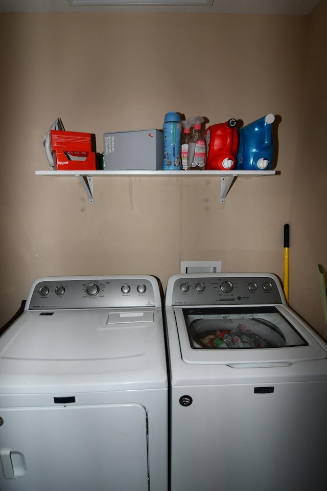 washroom featuring washing machine and dryer and laundry area