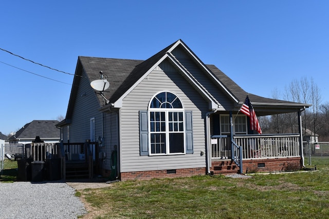 view of front of property featuring a porch, crawl space, a front yard, and fence