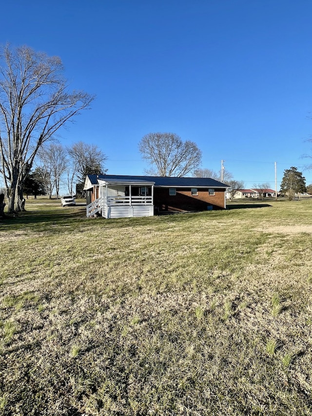 view of front of property with a front lawn