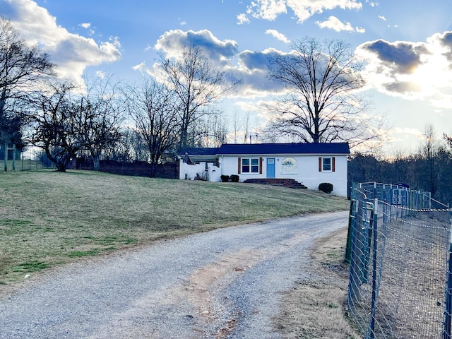 view of front of home featuring a front yard and driveway