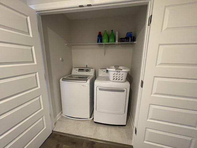 washroom featuring laundry area and independent washer and dryer