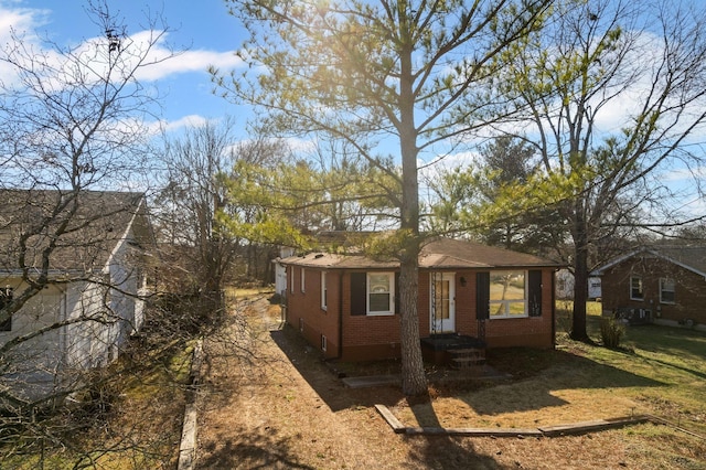 view of outdoor structure with dirt driveway