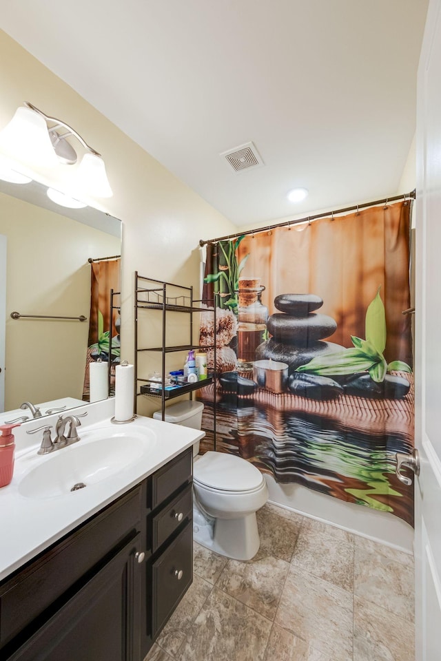 bathroom featuring a shower with shower curtain, visible vents, vanity, and toilet