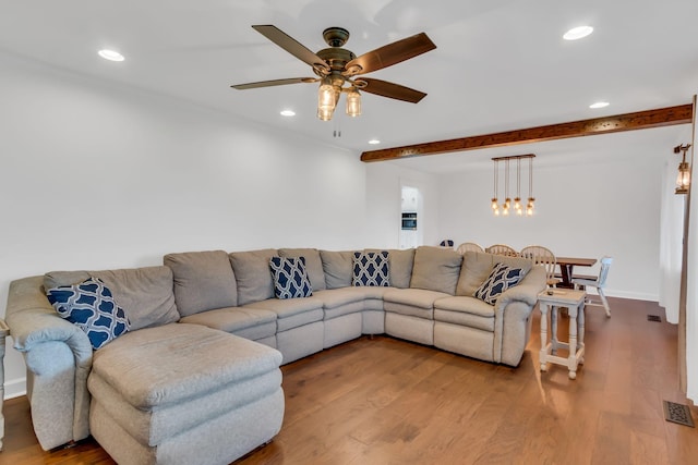 living area featuring recessed lighting, visible vents, a ceiling fan, wood finished floors, and baseboards