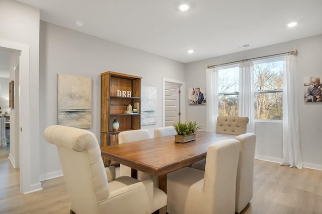 dining room featuring light wood-style flooring, visible vents, and recessed lighting