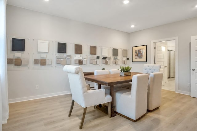 dining space with recessed lighting, light wood-style flooring, and baseboards