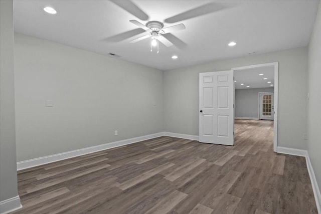 spare room with dark wood-style floors, recessed lighting, visible vents, a ceiling fan, and baseboards