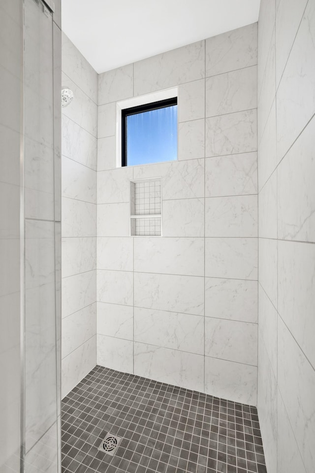 full bath with tiled shower