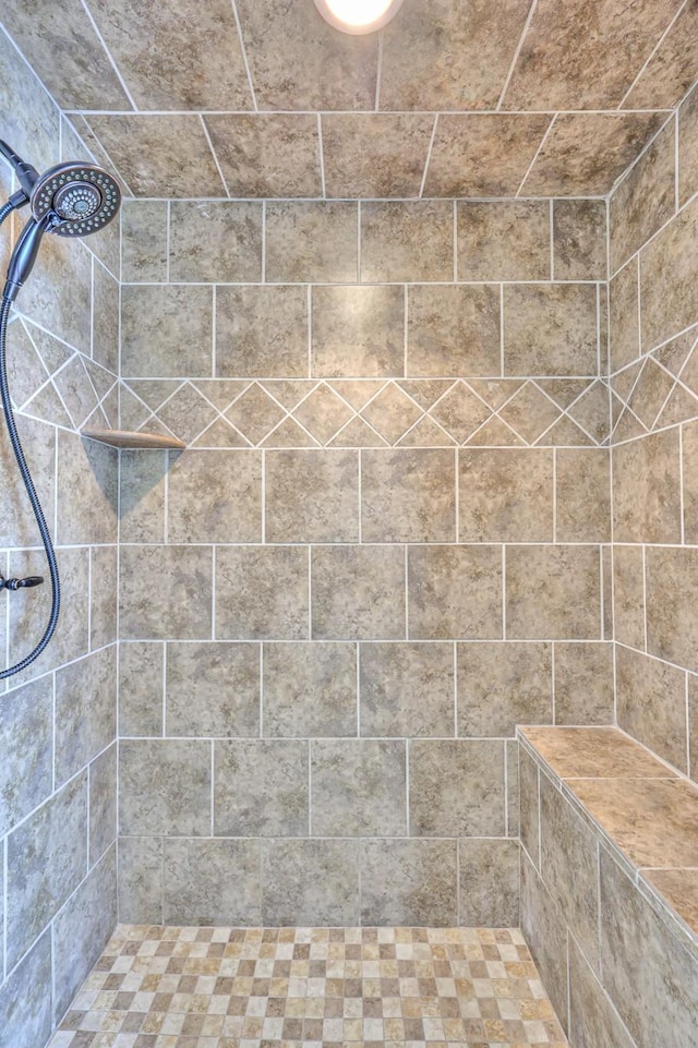 bathroom featuring a tile shower