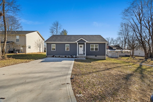 view of front of house featuring a front lawn and crawl space