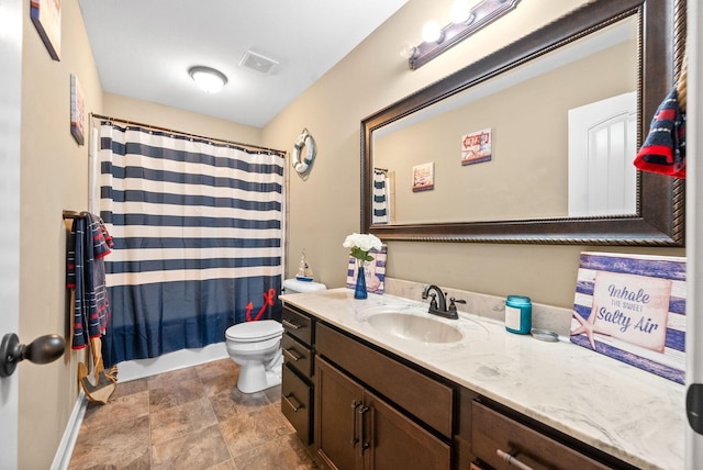 full bath with visible vents, vanity, toilet, and a shower with curtain