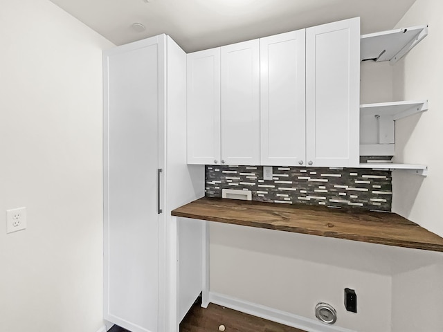 washroom with dark wood-type flooring and laundry area