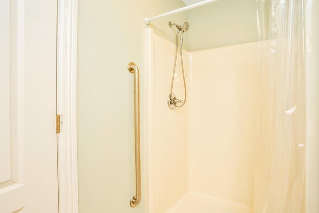 interior details with a shower with curtain