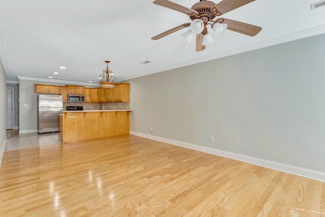 unfurnished living room featuring light wood-style flooring, recessed lighting, visible vents, baseboards, and crown molding