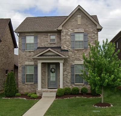 view of front of property featuring brick siding and a front yard