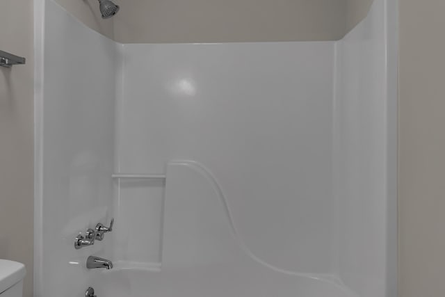 full bath with bathtub / shower combination and toilet