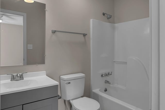 bathroom featuring shower / washtub combination, ceiling fan, vanity, and toilet