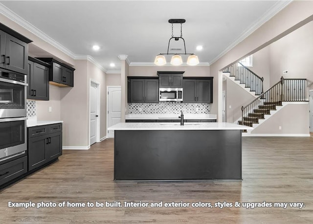 kitchen with crown molding, stainless steel appliances, light countertops, light wood-style floors, and baseboards