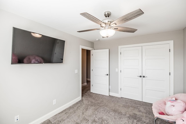 carpeted bedroom with a ceiling fan, baseboards, and a closet