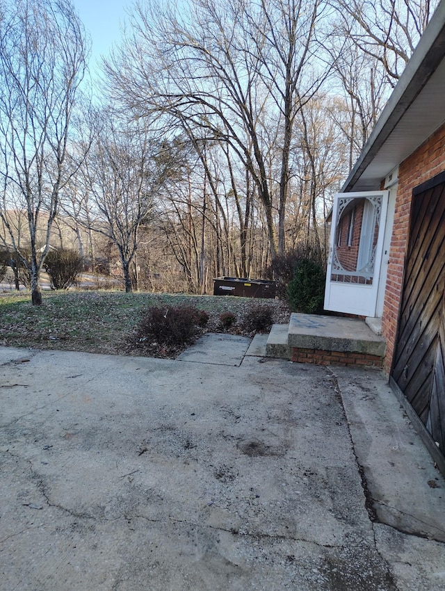 view of yard with a patio area