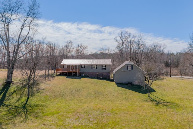 view of front of home featuring a front yard