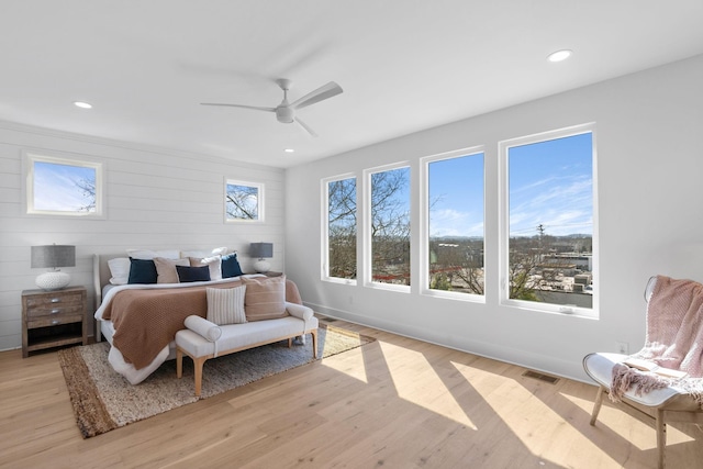 bedroom with light wood finished floors, a ceiling fan, visible vents, and recessed lighting