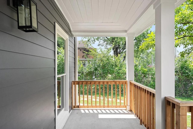 balcony featuring covered porch