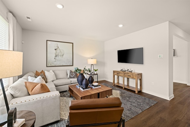 living room with baseboards, wood finished floors, visible vents, and recessed lighting