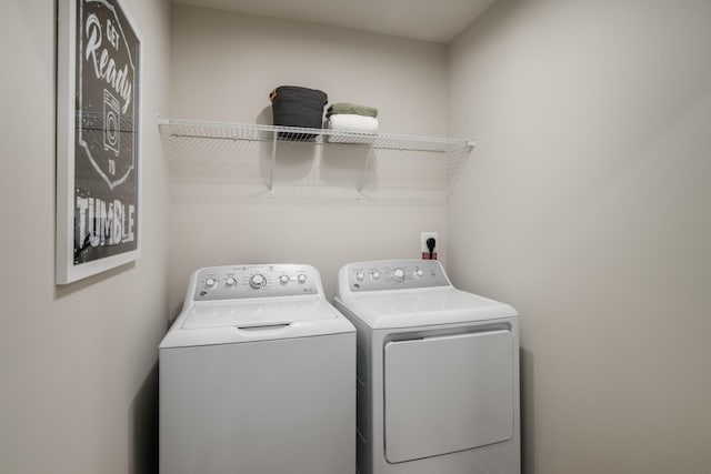 laundry room featuring laundry area and independent washer and dryer