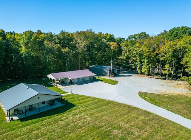 birds eye view of property featuring a wooded view