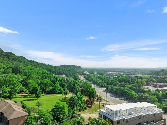 birds eye view of property featuring a forest view