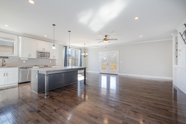64 Harbor Pt, Lebanon, TN 37087 - kitchen featuring stainless steel appliances, crown molding, baseboards, white cabinetry, and ceiling fan