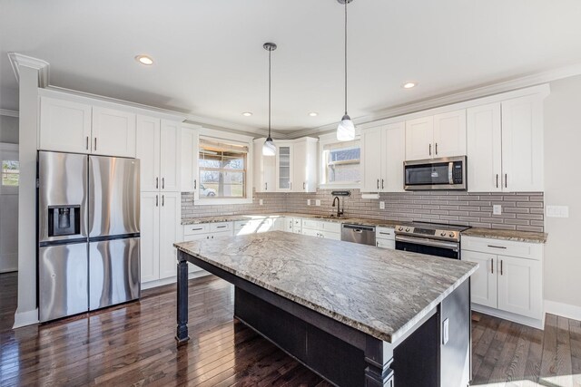 64 Harbor Pt, Lebanon, TN 37087 - kitchen with appliances with stainless steel finishes, a sink, dark wood-style flooring, decorative backsplash, and recessed lighting