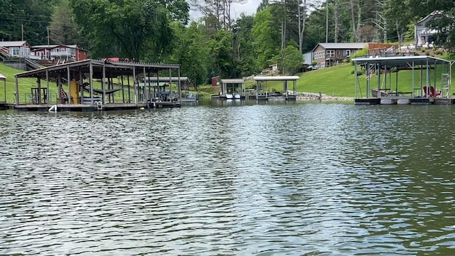 view of water feature with a floating dock