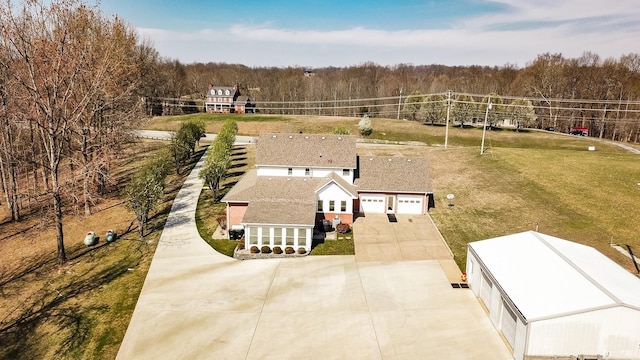 bird's eye view with a view of trees