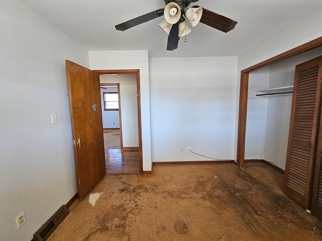 unfurnished bedroom featuring ceiling fan, a closet, visible vents, and baseboards