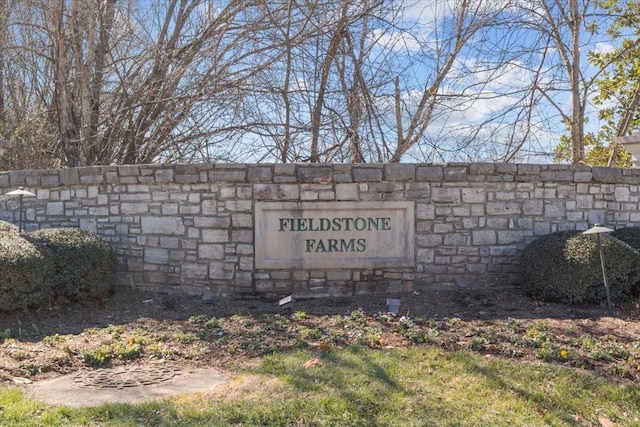 view of community / neighborhood sign