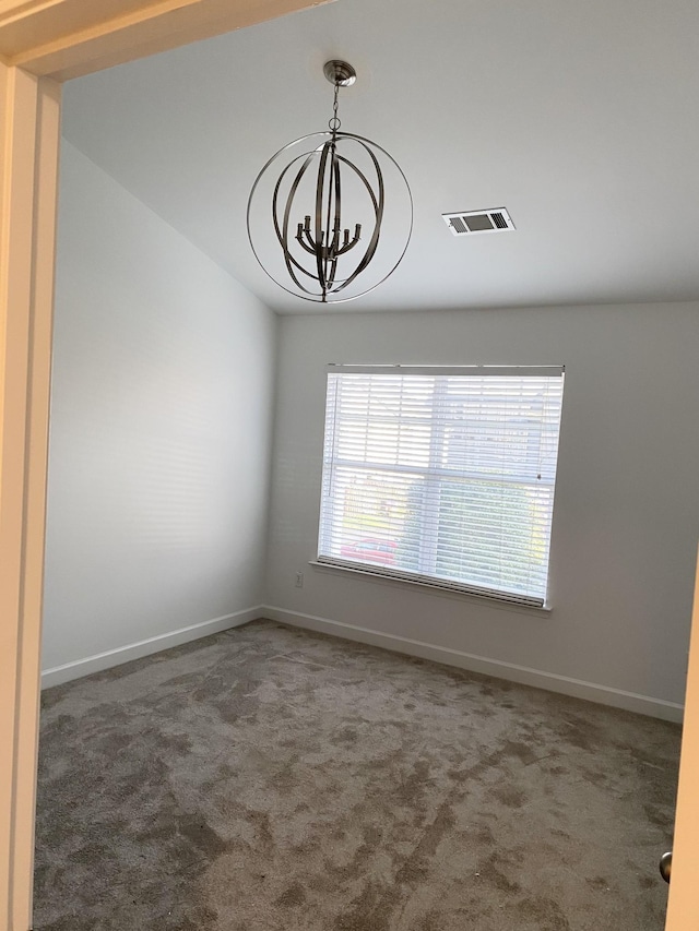 carpeted empty room with visible vents, baseboards, and an inviting chandelier