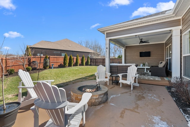 view of patio / terrace with a fenced backyard, a fire pit, and a ceiling fan