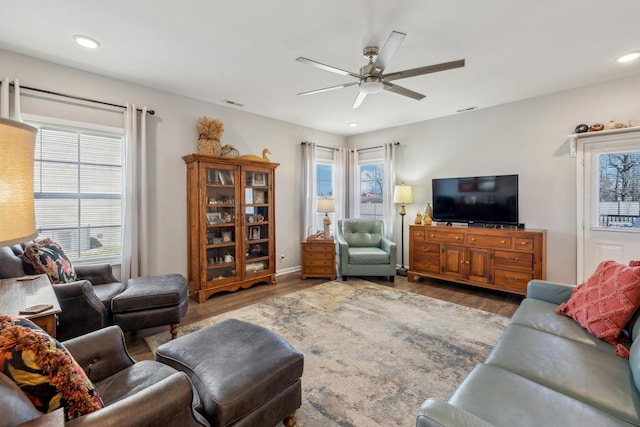 living area featuring ceiling fan, recessed lighting, wood finished floors, visible vents, and baseboards