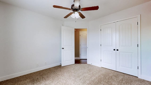 unfurnished bedroom featuring a ceiling fan, a closet, baseboards, and carpet flooring