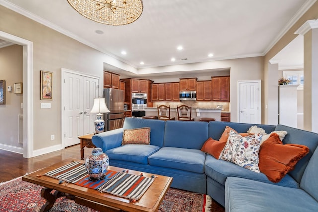 living room featuring dark wood finished floors, crown molding, recessed lighting, visible vents, and baseboards