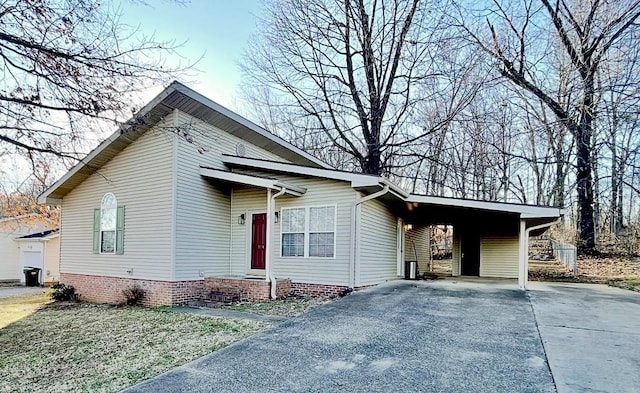 view of front of home featuring driveway and an attached carport