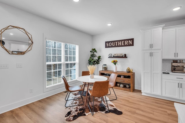 dining area featuring recessed lighting, light wood-style flooring, and baseboards