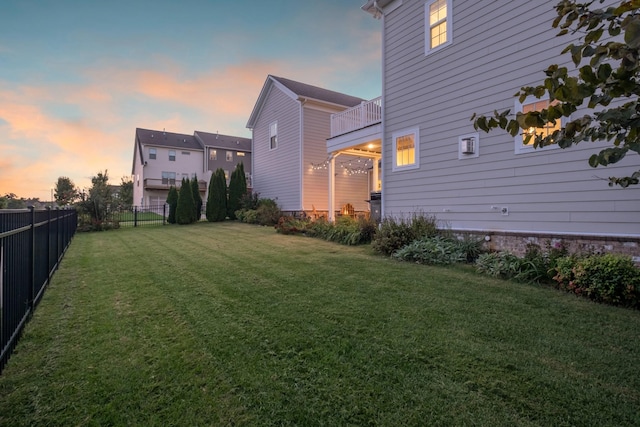 view of yard featuring a fenced backyard and a balcony