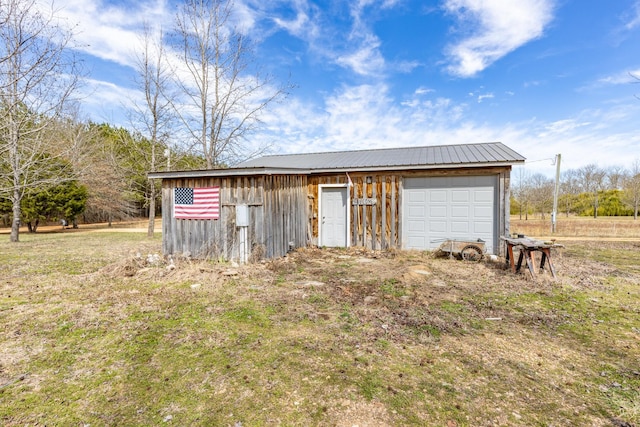 view of detached garage