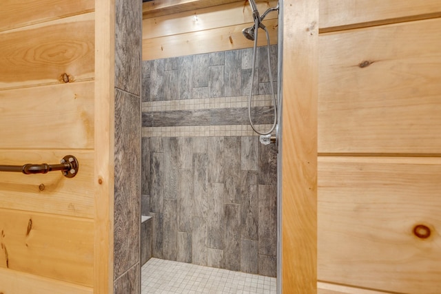 bathroom featuring a tile shower