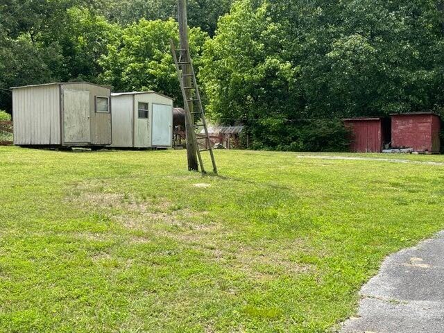 view of yard featuring an outbuilding and a shed